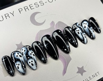 Zwart en sterren Spooky Ghost Halloween Druk op de nagels || zwarte nagels, spooknagelkunst, gothicnagels, spooknagels, spookachtige seizoensnagels, halloween