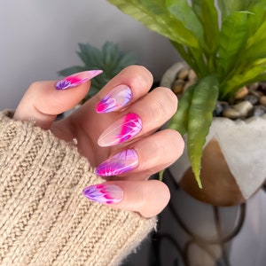 Heet roze, paars en lila tie-dye zomerpers op nagels || festival stick on nail kit met lijm, tie-ye-nagels, regenboog, zomerdesign-nagels