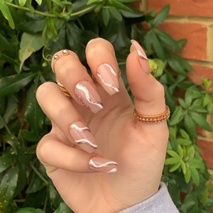 White and Gold Wavey Line Press On Nails // press on nail kit with glue, swirl nails, fake nails, nail kit, glue on nails image 2