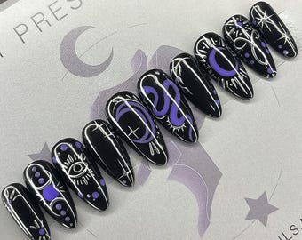 Lila, Schwarz & Silber Okkulte Hexe Mond Zeichen Drücken Sie auf die Nägel || Gothic Nägel, Goth Nägel, Punk Nägel, alternative Nägel, Himbeer-Nägel