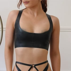 Latex Tiefer Hals Crop Top | Maßgeschneidert.