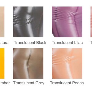 Puede incluir: Cartas de muestra que muestran diferentes colores transl&uacute;cidos de tela de l&aacute;tex. Los colores son natural, negro, lila, rosa, &aacute;mbar, gris y melocot&oacute;n.