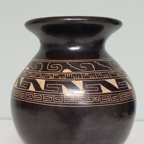 Guanacaste Costa Rica pottery black vase