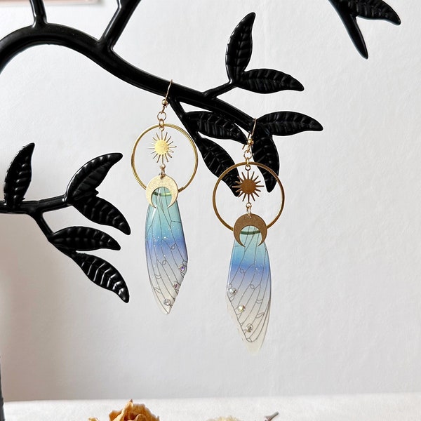 Elfen Feen Flügel Ohrringe aus Harz, Fantasy Earrings Fairy in blau und grün witchy magische Ohrringe aesthetic trendy
