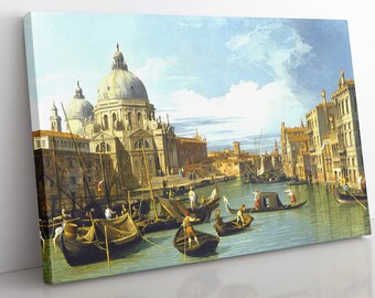 Puede incluir: Una pintura que representa una escena de canal en Venecia, Italia. La pintura presenta una gran iglesia con una cúpula en el fondo, y varias góndolas en primer plano. El cielo es azul con nubes blancas.