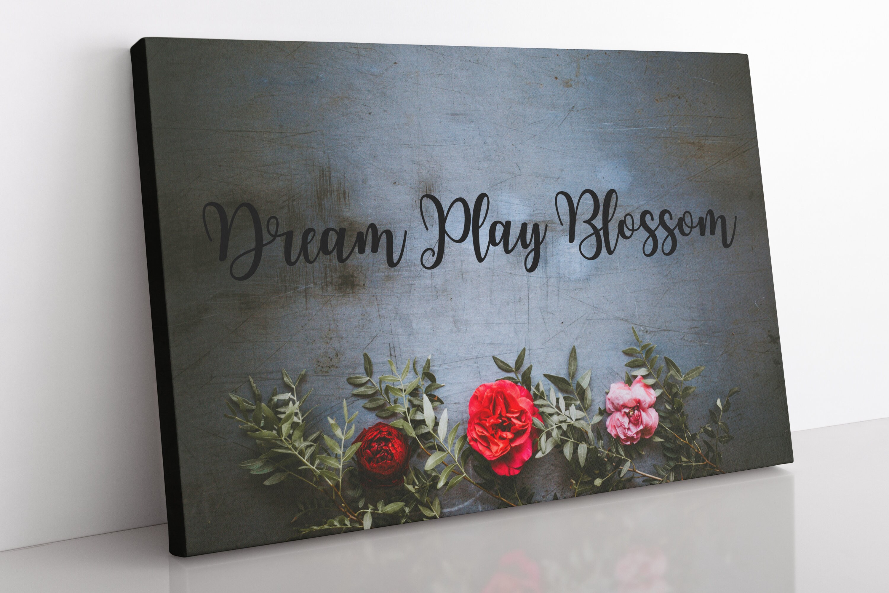 Blossom Canvas Wall Art: Dream Play Zitat, gerahmter Blumendruck
