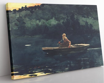 Op de afbeelding: Een schilderij van een persoon in een boot op een meer. De persoon draagt een hoed en houdt een hengel vast. Het meer is omgeven door bomen. De lucht is lichtblauw.