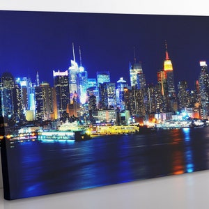 New York City Skyline Canvas Wall Art, Framed Manhattan Print Home Decor Wall Art, Aesthetic Room Decor, Ready To Hang Famous Places Print