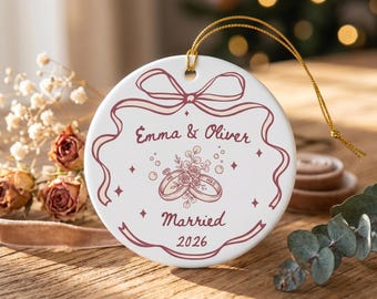 Ornamento di fidanzamento in ceramica, ricordo personalizzato per la coppia con nomi e anno, regalo per la futura sposa, regalo di nozze per i novelli sposi