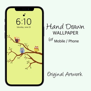 Sfondo iPhone con gufi gialli, sfondo per telefono con uccelli kawaii, sfondo per cellulare con gufo su albero, sfondo giallo brillante