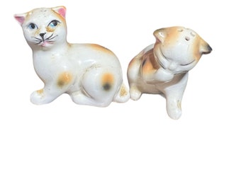 Vintage cat salt and pepper shakers. No stoppers