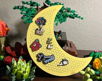 Pin Board (Moon) | 3D Printed Colored Filament | for Enamel Pins | More shapes in Shop