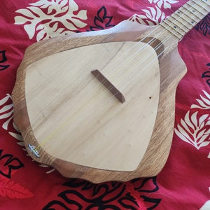 Tahitian Ukulele PUShell Shaped 6 string. image 3