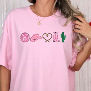 Howdy Valentine Shirt - Cowgirl Valentine Tees - Valentines Day T-Shirt - Cowgirl Valentine Outfit - Valentine Gift - Cute Country Valentine