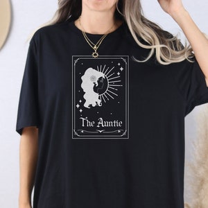 Die Tante Tarot T-Shirt - Tarot Karte Tee - Tante Geschenk - Sternzeichen Tante Shirt - Spirituelle Tante T-Shirt - Tante Astrologie T-Shirt - Geschenk für Tante