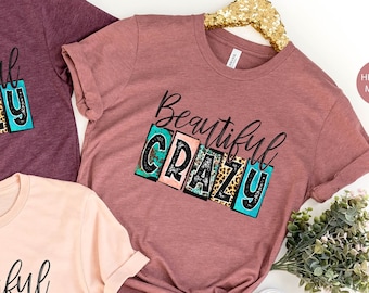 Maglietta Beautiful Crazy, Maglietta Country Lover, Maglietta Country Girl, Magliette Country Life, Magliette Country Music, Magliette Western per Donna