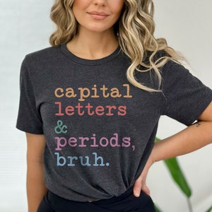 Camiseta Bruh com letras maiúsculas e pontos - Camiseta para professor de inglês - Presente engraçado de gramática - Presente engraçado para professor - Camiseta para o dia do professor - Camisa de literatura