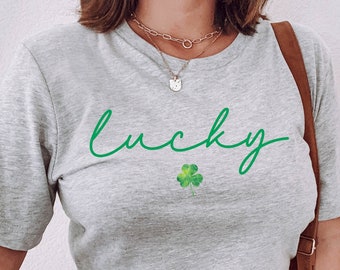 Lucky St. Patrick Shirt, Lucky Irish Shirt, St. Patrick Day T-Shirt, Minimalistisches St. Patrick Shirt, Unisex St. Patrick Shirt, Shamrock Shirt