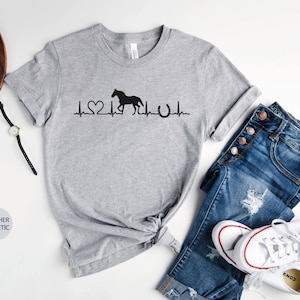 Hästälskare-tröja, häst-T-shirt, hästhjärtslag-tröja, hästälskare-present, bondflicka-tröja, hästtunna-tröja, hästgård-tröja, hästpresent Heather Athletic