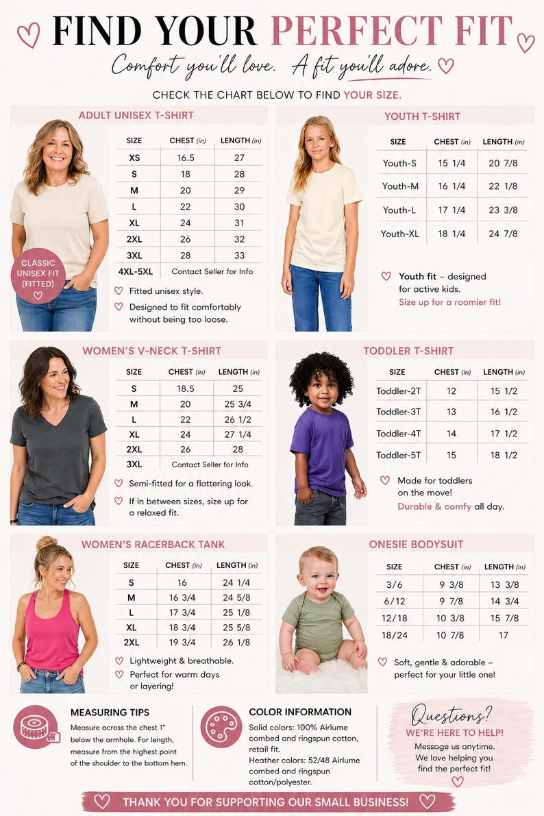 以下が含まれることがあります： 大人、子供、幼児向けのTシャツ、女性用タンクトップ、ボディスーツのサイズ表。 各サイズの胸囲と着丈をインチで表示し、快適な着心地のためのフィット感と素材に関する情報を提供しています。