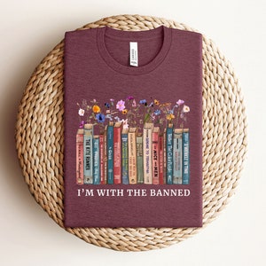 Camisas de lectura - Camiseta de lector - Estoy con la camisa prohibida - Camisa de libros prohibidos - Camiseta de bibliotecario - Regalo para amantes de los libros Heather Maroon