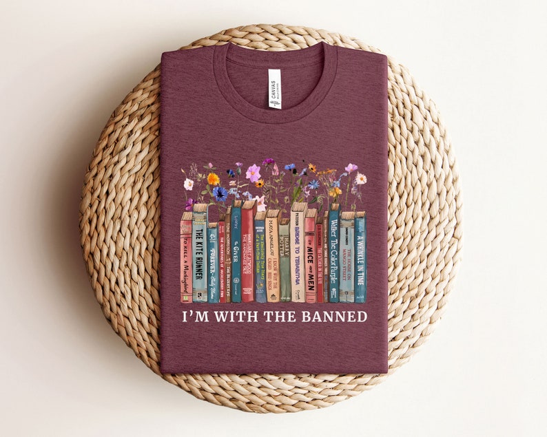 Camisas de lectura - Camiseta de lector - Estoy con la camisa prohibida - Camisa de libros prohibidos - Camiseta de bibliotecario - Regalo para amantes de los libros Heather Maroon