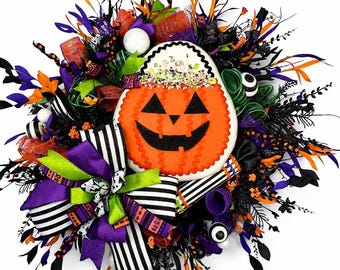 Halloween Jack O Lantern Wreath, Spooky Pumpkin Door Decor, Trick or Treat Halloween Front Door Wreath, Candy Halloween Decor