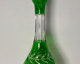 Decantador antiguo de cristal tallado verde esmeralda con tapón, 1,45 kg, 40,6 cm de alto.