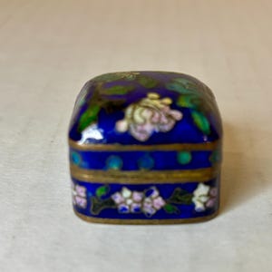 Vintage Cloisonné Blue Floral Enamel & Brass Lidded Trinket Jewelry Pill Ring Box