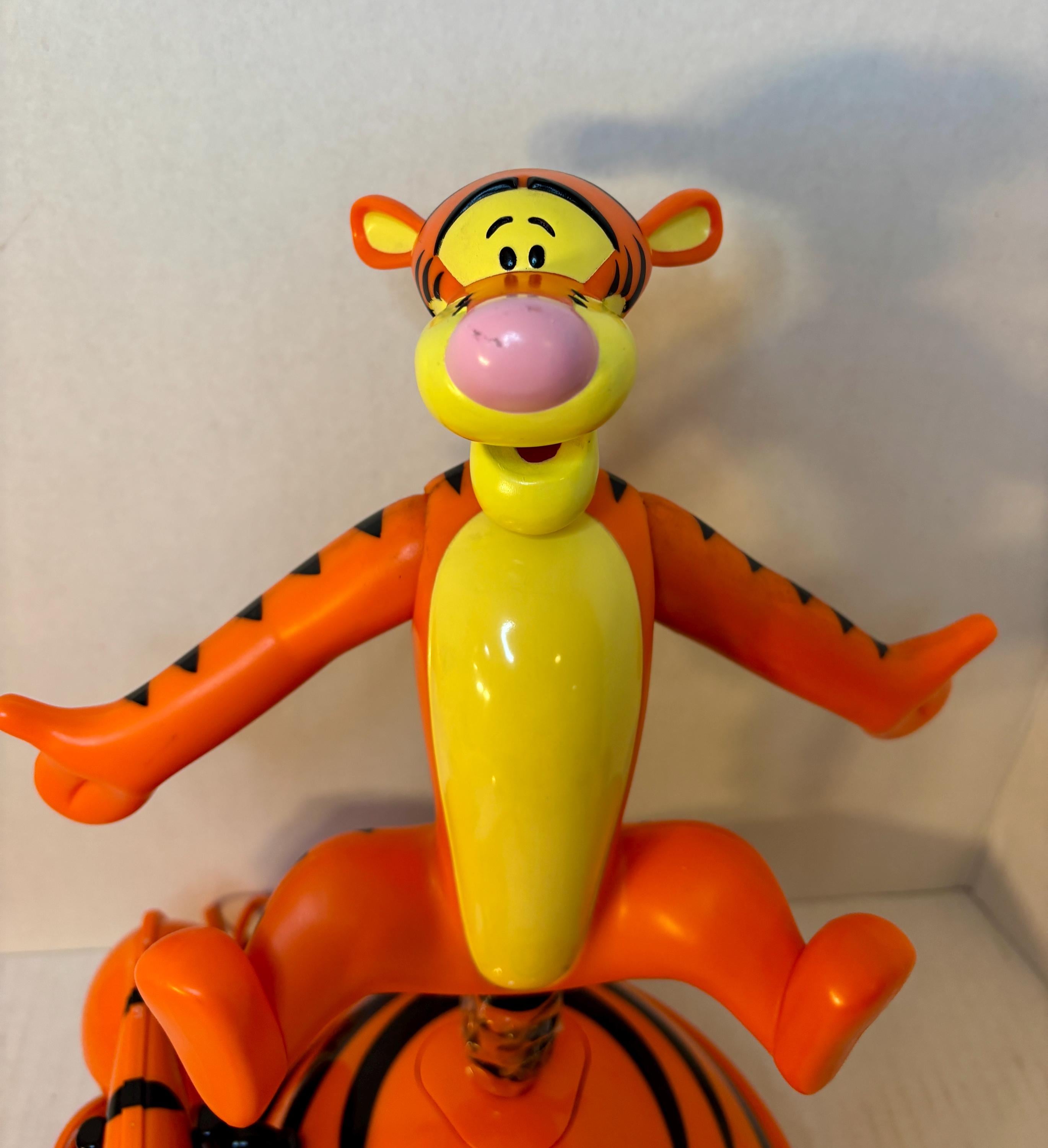 Vintage Disney Tigger Animated Singing Landline House Phone Works  display picture 1