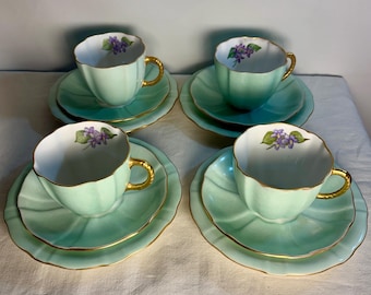Conjunto de chá e sobremesa vintage Royal Crown Derby Violets com 15 peças para 4 pessoas.