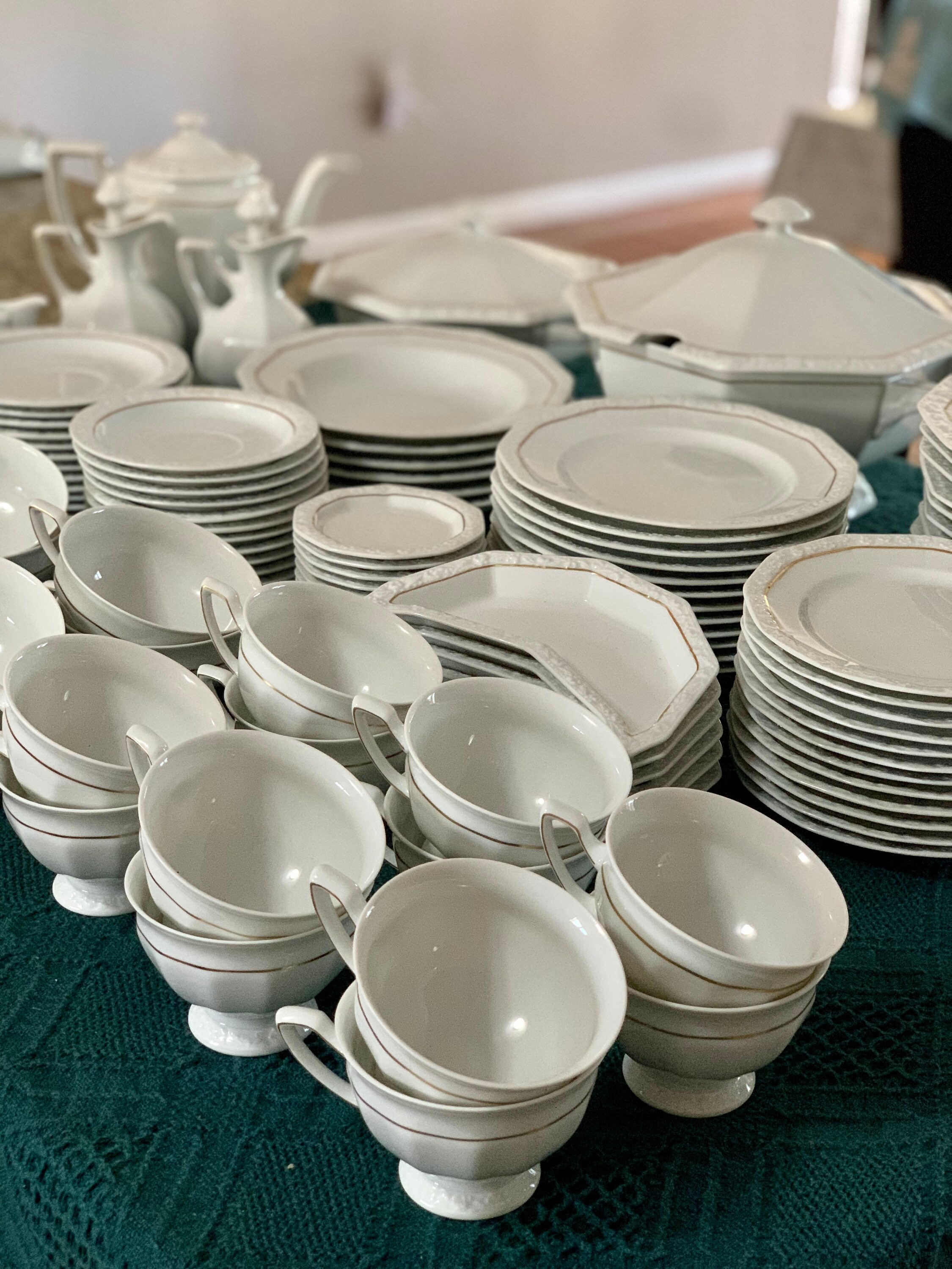 139 Piece ROSENTHAL Classic Rose MARIA Thin Gold Service for 12 Germany