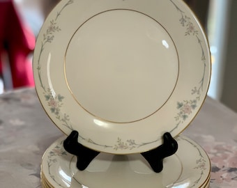 Royal Doulton Vogue Collection “Classique” Salad Plates 7 6/8” - Lot of 7-EUC