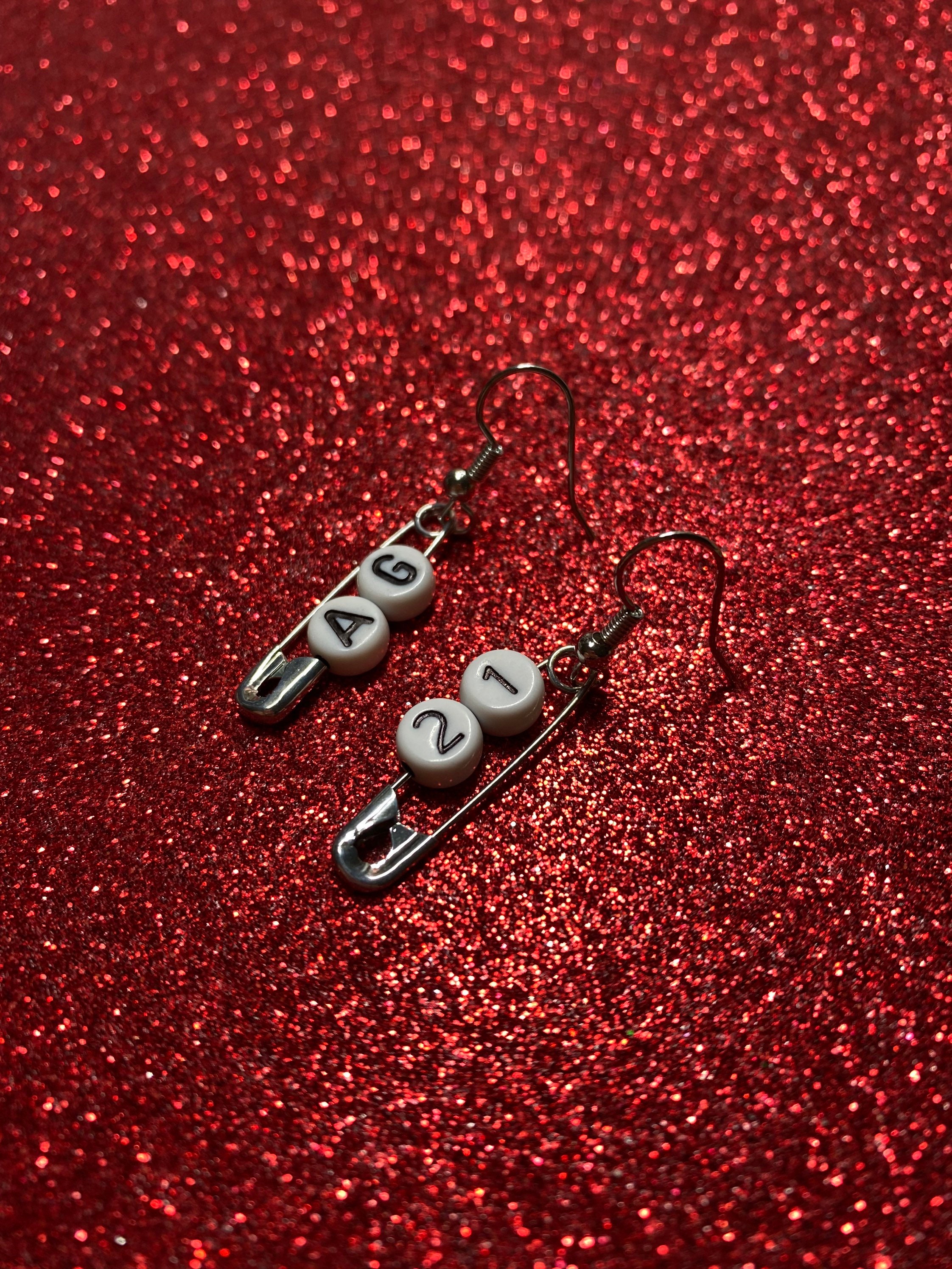 12 Ultra Cool Safety Pin Hacks Work Life atelieryuwa.ciao.jp