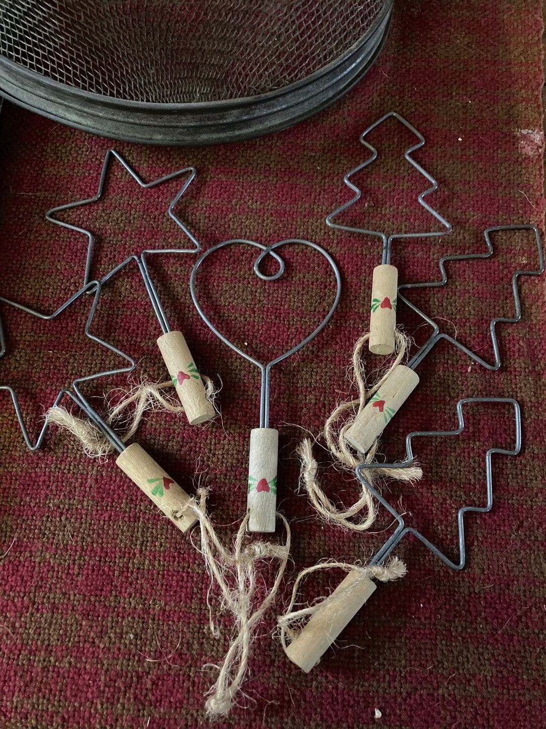 Mini Rug Beater Vintage 1970/80s Primitive Country Christmas Holiday Miniature Rug ...