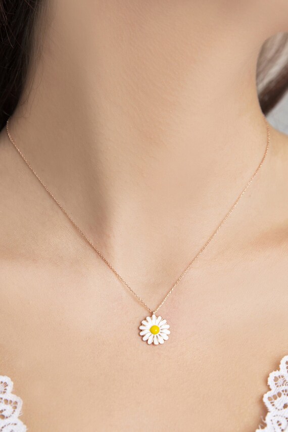 White Daisy Necklace.flower Pendant 