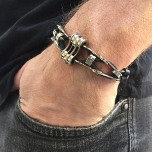 Sparkling bicycle chain link & rubber bracelet, Handcrafted jewelry, Steampunk accessory for cyclists and triathletes + unique gift box