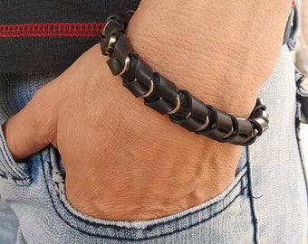 Pulsera de caucho tejido con rodillos de cadena de bicicleta / Joyería hecha a mano / Accesorio Steampunk para ciclistas y triatletas en una caja de regalo única