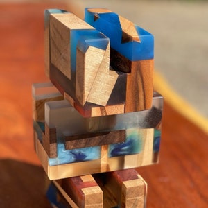 Porte-cartes de visite en bois et époxy Mystery Box | Présentoir pour cartes de visite Chaos | Organisation du bureau | Accessoire de bureau | Cadeau de mariage