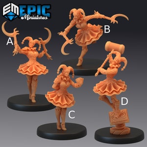 Harlequin Mad Girl - Epic Miniatures | D&D | 32mm | Clown | Circus | Assassin | Halloween