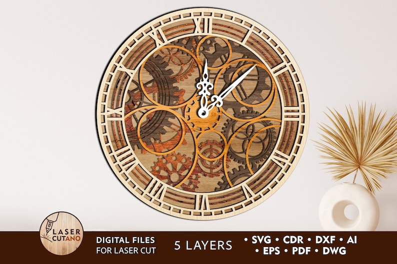 Pode incluir: Um rel&oacute;gio de madeira com um design steampunk que apresenta engrenagens e c&iacute;rculos. O mostrador do rel&oacute;gio tem algarismos romanos e &eacute; rodeado por uma borda decorativa. O rel&oacute;gio &eacute; feito de cinco camadas e &eacute; projetado para corte a laser.