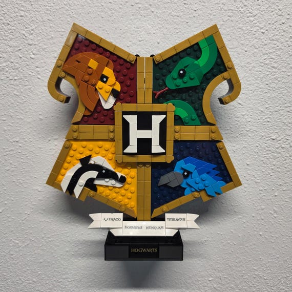 Wall Mount for LEGO® Hogwarts™ House Crest (76462)
