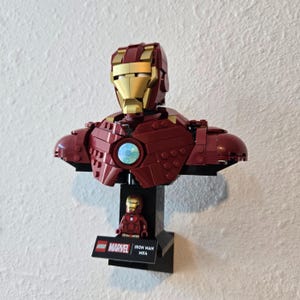 Simple Wall Mount for LEGO® Iron Spider-Man Bust (76326)