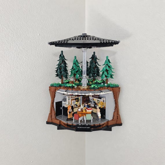 Corner Wall Mount for LEGO® The X-Files (21369)