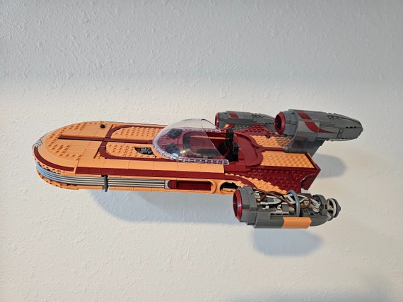 Wall Mount for LEGO® Luke Skywalker’s Landspeeder™ UCS (75341)