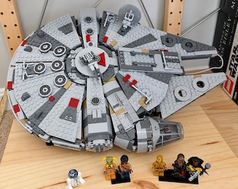 Stand for LEGO® Star Wars Millennium Falcon (75257)