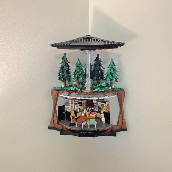 Corner Wall Mount for LEGO® The X-Files (21369)
