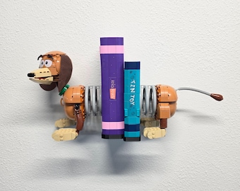 Suporte de parede para aparadores de livros LEGO® Toy Story Slinky Dog (43301)