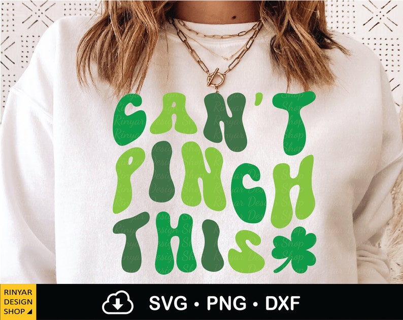 Peut inclure: Sweat-shirt blanc avec un texte vert qui dit "Can't Pinch This" dans une police r&eacute;tro. Un tr&egrave;fle vert se trouve &agrave; droite du texte.
