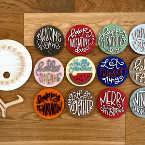 Interchangeable Faux Shiplap Sign Set - Round Beaded Sign with Easel - Seasonal Inserts - Everyday Home Decor - Seasonal Round Signs